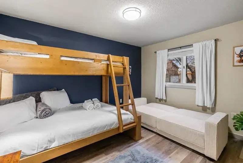 Entire duplex: Bedroom with bunk bed and sofa