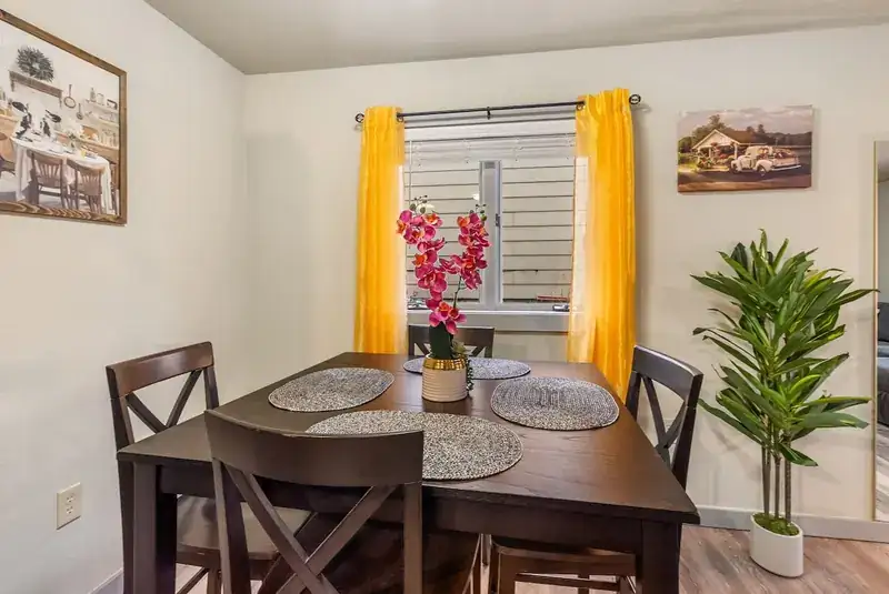Entire duplex: Dining table by window