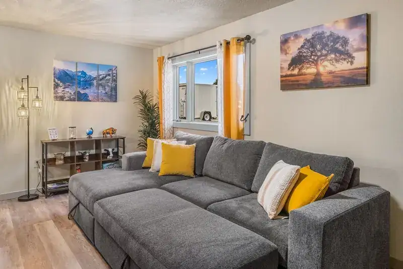 Entire duplex: Living room with sectional sofa