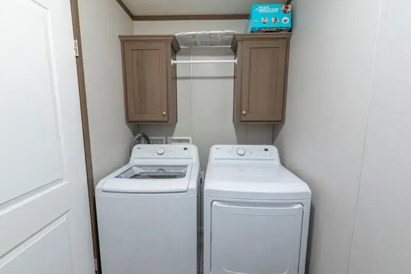Sky 3BR Lodge: Laundry room with washer and dryer